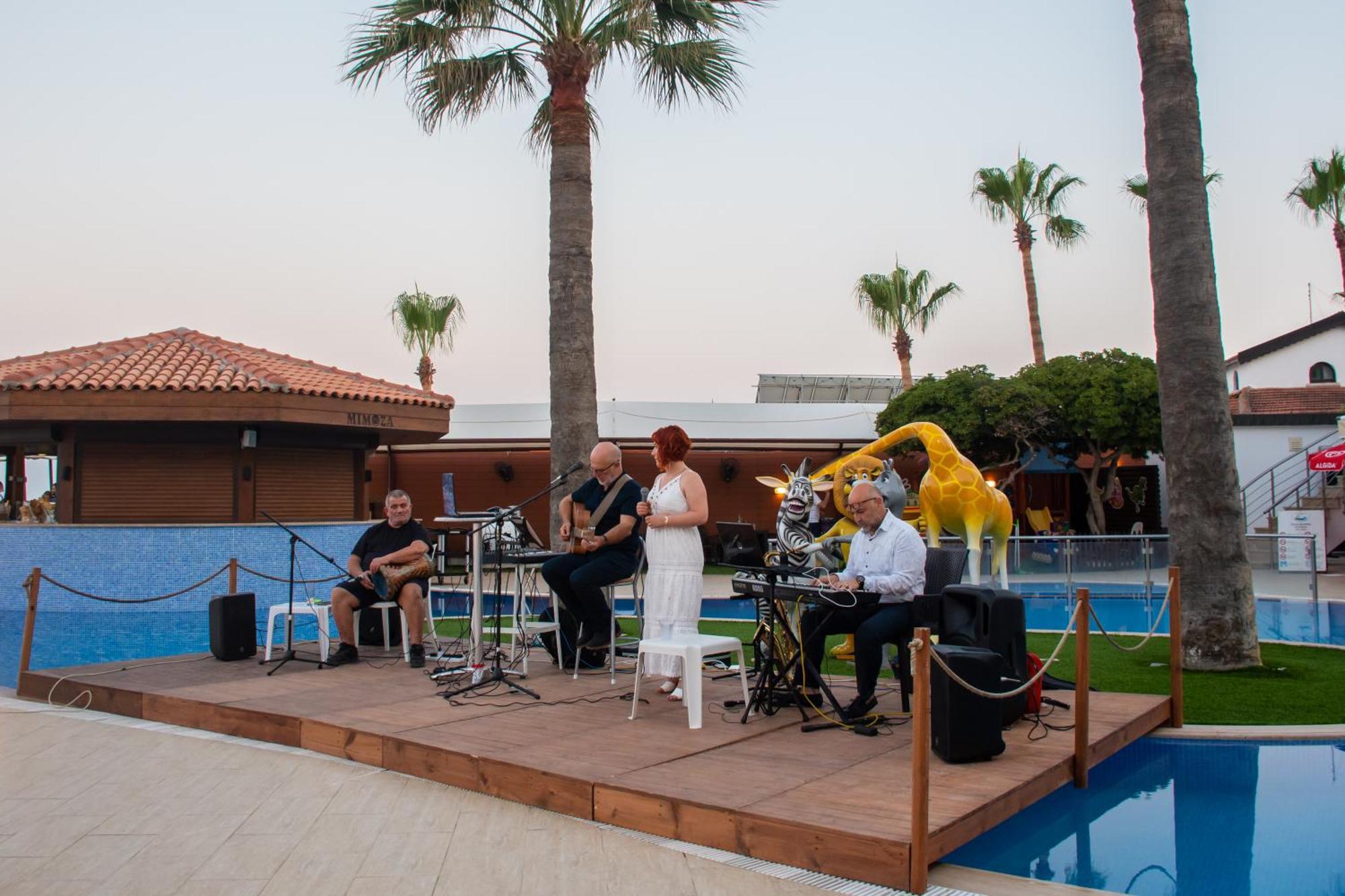 Mimoza Beach Hotel Agios Sergios Exterior photo